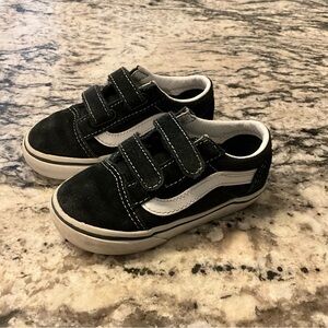 Little boys/girls Old School Vans. Size 7.5